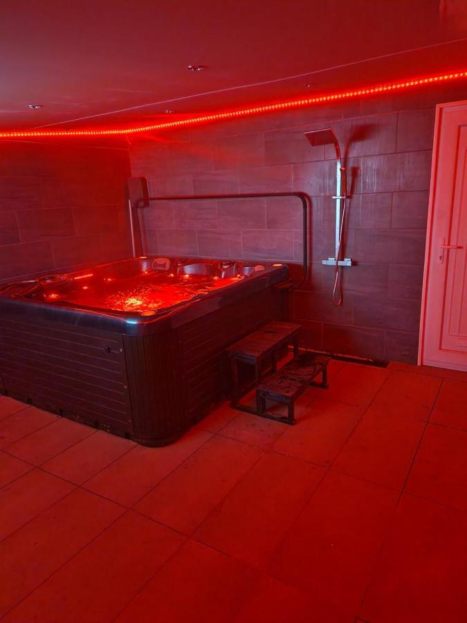 מנצ'סטר Short Stopzzz & Indoor Hot Tub מראה חיצוני תמונה