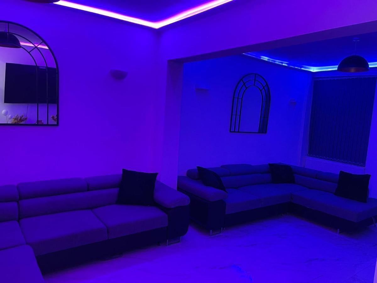 מנצ'סטר Short Stopzzz & Indoor Hot Tub מראה חיצוני תמונה